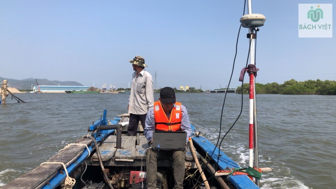 Khảo Sát Địa Hình Đáy Biển: Tiêu Chuẩn, Thiết Bị Và Quy Trình Chuẩn pháp lý
